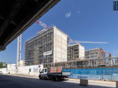 Sul lato opposto della strada notiamo invece lo �scheletro� di Parco Gilda, complesso residenziale di tre interi fabbricati per un totale di ben 200 appartamenti